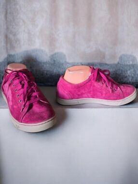 UGG ( 7.5 ) AUSTRALIA TOME Sneaker Pink Suede Lace Up Low Top  #1005484
